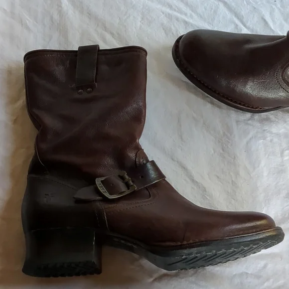 Frye boots Martina Engineer Short dark brown heeled Boot 8.5 - Picture 3 of 14